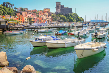 Wall Mural - Marina of Lerici with the colorful houses and castle,Liguria, Italy