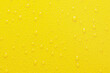 黄色背景の水滴の3Dイラスト