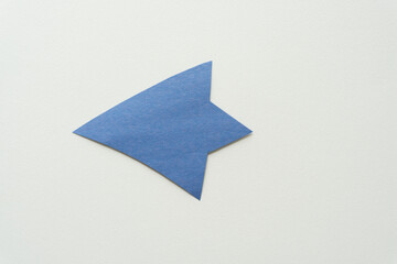 Wall Mural - blue paper arrow on blank paper