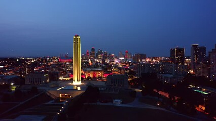 Fototapete - Aerial view of Kansas City skyline at dusk, viewed from above Penn Valley Park. Kansas City is the largest city in Missouri.