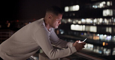 Aufkleber - Business man, phone and night data while online on an urban building rooftop typing email, search or communication for networking on trading app. Entrepreneur on terrace in dark with 5g network