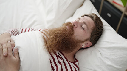 Poster - Young redhead man lying on bed sleeping at bedroom