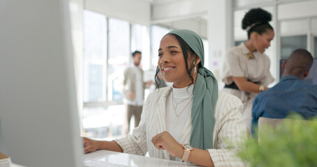 Aufkleber - Creative, black woman and planning on computer for idea, vision and checking in office. Goal, businesswoman and online project by happy, smile and thinking for email, internet and search or proposal