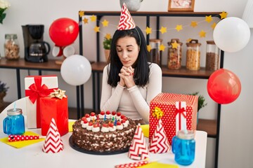 Canvas Print - Young caucasian woman celebrating birthday sitting on table at home