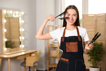 Poster - Portrait of happy hairdresser with combs in beauty salon