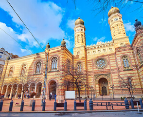 Sticker - Dohany Street Synagogue exterior, Budapest, Hungary