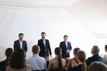 Canvas Print - Business conference. People in meeting room listening to speaker report