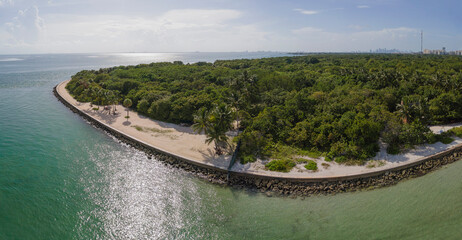 Canvas Print - Scenic aerial view of the Bill Baggs Cape Florida State Park in Miami Florida. The recreational estate has a breathtaking view of the vast ocean and bright sky on this sunny day.