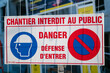 Panneau de chantier interdit public, défense d'entrer, port du casque obligatoire