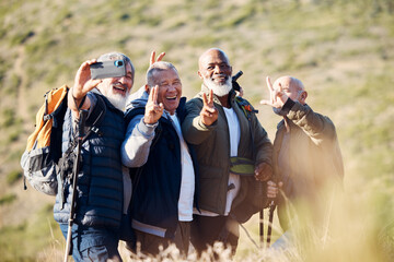 Canvas Print - Senior hiking, mountain selfie and elderly friends in nature on a walk with freedom in retirement. Healthy exercise, trekking and and outdoor adventure of old men group together with peace sign