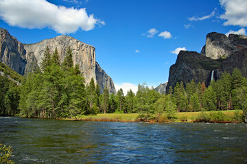 Wall Mural - Merced River in Yosemite Valley