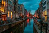 Fototapeta Nowy Jork - Canals of Amsterdam at night. Amsterdam is the capital and most populous city of the Netherlands