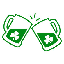 Logo Del Día De San Patricio. Pub Irlandés. Silueta Aislada De Brindis De 2 Jarras De Cerveza Con Shamrock