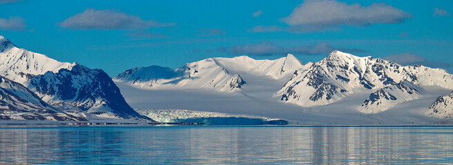 glacier and snowcapped mountains, oscar ii land, arctic, spitsbergen, svalbard, norway, europe