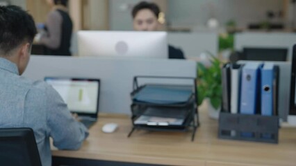 Young business people working in office,4K