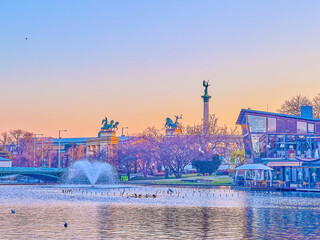 Wall Mural - Millennium Monument with its sculptures and the lake of City Park in twilight, Budapest, Hungary