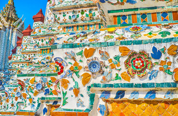 Wall Mural - Prang of Wat Arun temple with colorful tile decoration is the most famous landmark of Thailand