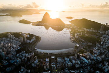 Fototapete - Golden Sunrise over Guanabara Bay in Rio de Janeiro with Sugarloaf Mountain in the Horizon