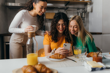 Canvas Print - Beautiful Caucasian friends have breakfast together