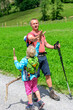 © ARochau - Give-me-five, Vater und Tochter freuen sich über den gelungenen Wander-Ausflug ins Grüne