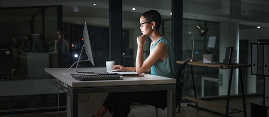 Aufkleber - Computer, thinking and African woman reading finance portfolio, stock market database or ecommerce feedback. Forex investment night, data analysis idea or female trader trading NFT, bitcoin or crypto