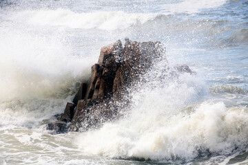 Canvas Print - rock and waves