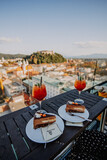 Fototapeta Natura - Cocktails über den Dächern von Ljubljana in Slowenien