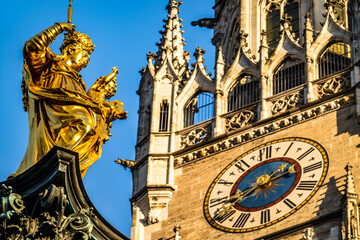 Wall Mural - new city hall in Munich at the Marienplatz