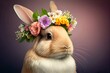 Ein Hase / Osterhase mit mit einem schönen Blumenkranz  auf dem Kopf. Mit grossen und kleinen Blüten in den Farben Lila Rosa orange und Weiss, generative AI