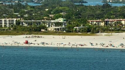 Canvas Print - View from above of Siesta Key beach with white sands full of tourists in Sarasota, USA. Many people enjoing vacation time swimming in Mexica gulf water and relaxing on warm Florida sun