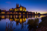 Fototapeta Nowy Jork - View over the Elbe in Meissen to the Albrechtsburg at the blue hour