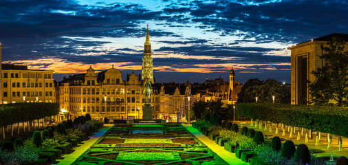 Canvas Print - Cityscape of Brussels at night