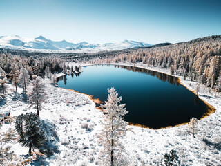 Wall Mural - Snow-covered trees and mountains. Kidelu lake in Altai mountains, Siberia, Russia.