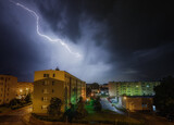 Fototapeta Niebo - Thunder in city
