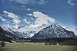 Schneebedeckte Berge der Alpen im Frühling; Oberstdorf, Allgäu, Bayern, Deutschland