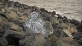 Fototapeta Kamienie - Malowany kamień promenada Arklow Irlandia