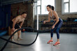 © Nomad_Soul - Personal fitness trainer supporting female client