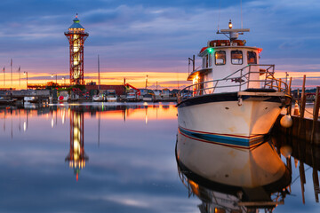 Fototapete - Erie, Pennsylvania, USA Boats and and Lighthouse