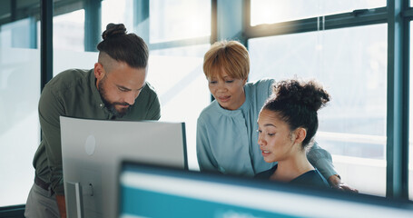 Leinwandbilder - Business, computer or team talking, planning or online schedule in office. Teamwork, employee or staff have conversation, corporate deal or discussion for digital marketing, explain process or system