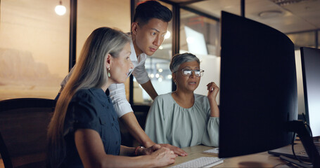 Leinwandbilder - Night support, desktop and business people training, teamwork and asian help with website design. Global marketing, women and manager collaboration, ideas and online planning, information technology