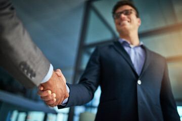 Leinwandbilder - Winning negotiations how the pros do it. Cropped shot of two businessmen shaking hands in a modern office.