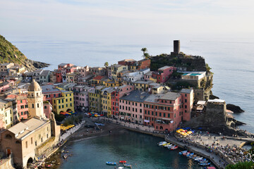 Wall Mural - Vernazza, vu depuis le sentier du littoral des Cinque Terre