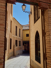 Town Hall Passage, Pasadizo Del Ayuntamiento In Spanish. Charming Alley In Toledo, Castilla La Mancha, Spain, Europe