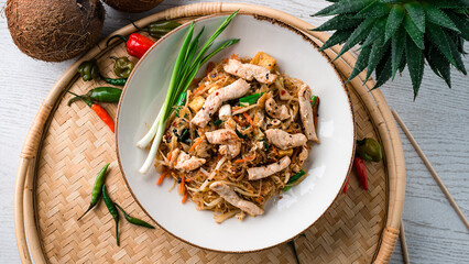 Canvas Print - Glass noodles stir fry with pork, chicken, carrots and onions.