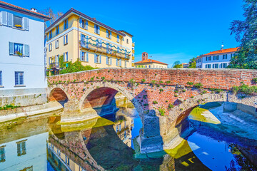 Canvas Print - Medieval arched Ponte di San Gerardino bridge above Lambro river in Monza town, Italy