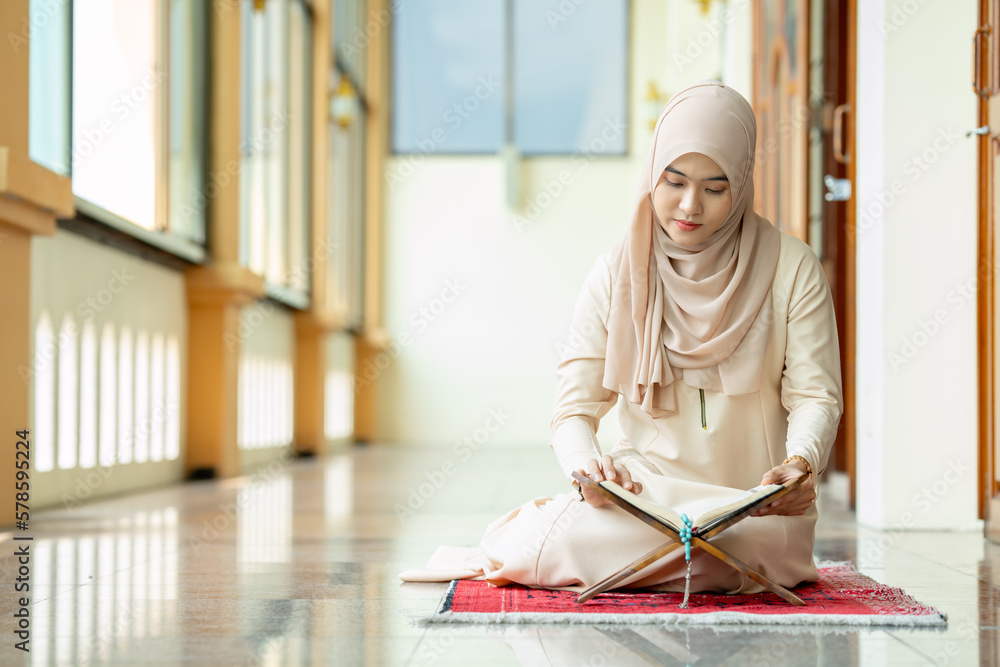 The image of an Asian Muslim woman in the Islamic religion in hijab in ...