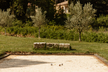 Terrain de pétanque dans la nature