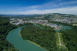 Flusschlaufe der Reuss mit Blick auf die Stadt Bremgarten. Im Hintergrund der Heitersberg und den Jura.