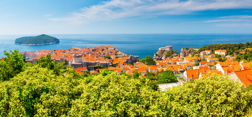 Fototapete - A spectacular scenery of the old town of Dubrovnik from a height. Croatia, South Dalmatia, Europe.