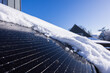 canvas print picture - Mit Schnee bedeckte Solarpanele auf dem Dach eines Hauses in Deutschland